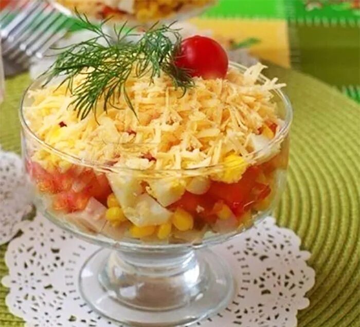 слоеный салат с корейской морковью. салат восторг с курицей. салат восторг фото. салат с корейской морковью и грибами. салат восторг.