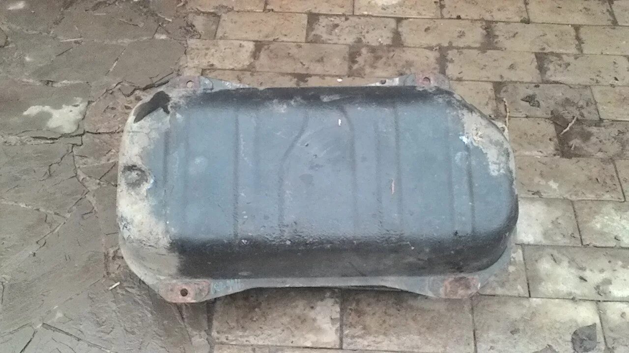 Объем бака витара. Топливный бак гранд витара. бак сузуки гранд витара. suzuki jimny топливный бак. поддон двигателя сузуки 1.3.
