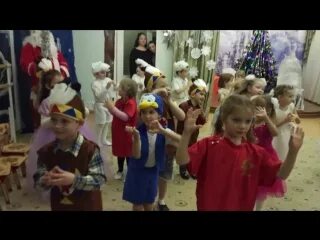 Игра мы повесим шарики на новый год