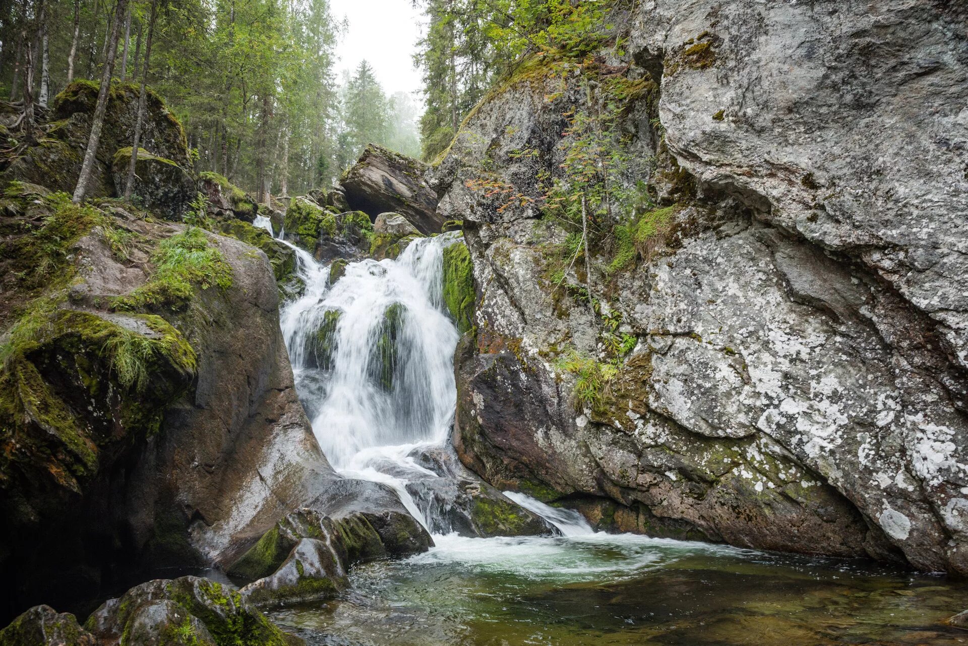 Пермь водопады. Водопад Жигалан Пермский край. Река Жигалан Пермский край. Водопады реки Жигалан Пермский край. Жигаланские водопады.