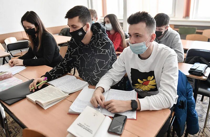 Студенты получат отсрочку. Студенты в вузе. мобилизация студентов вузов. аспиранты.