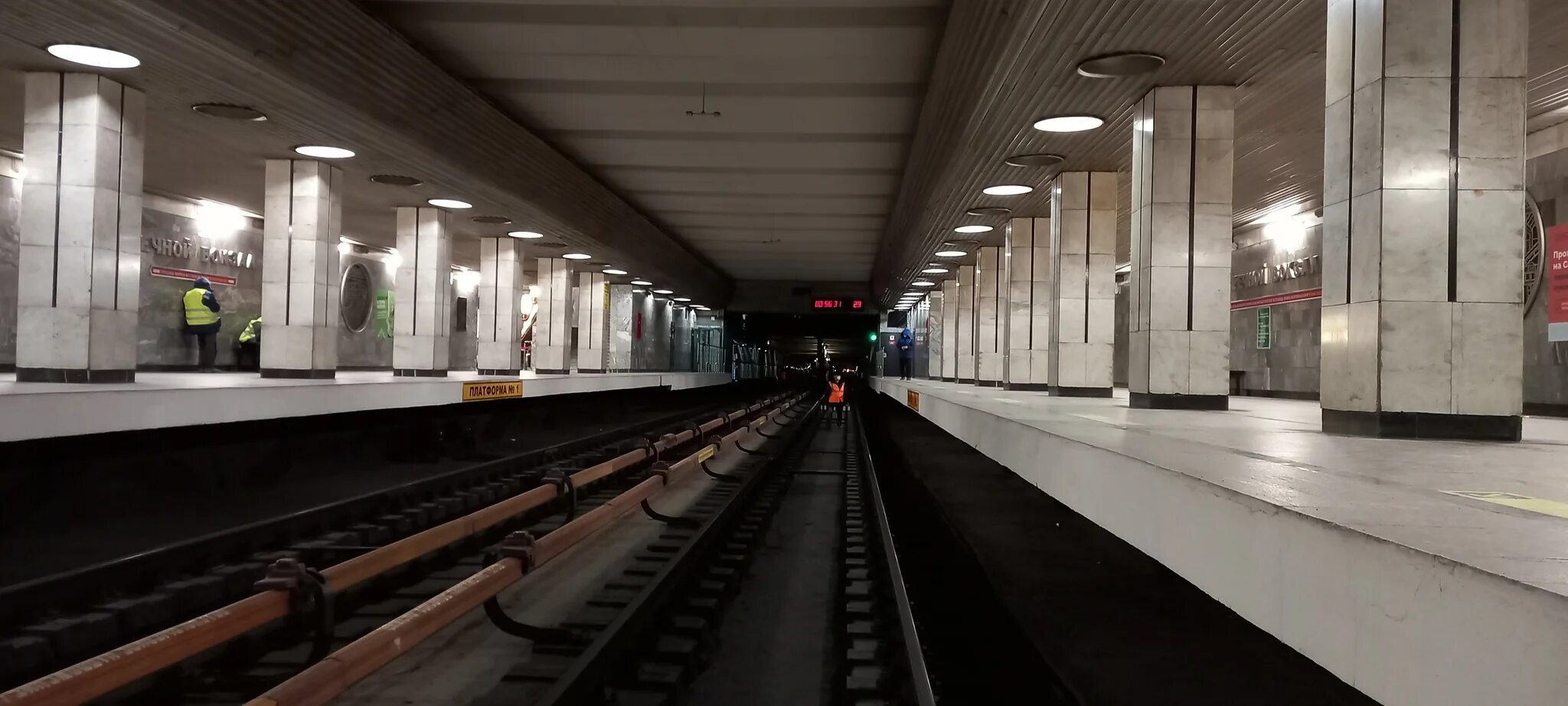 Станция метро речной вокзал станция новосибирского метрополитена. Вокзал мюнхена фото. Новосибирское метро станция октябрьская. Станция октябрьская новосибирск. Метро главного вокзала.