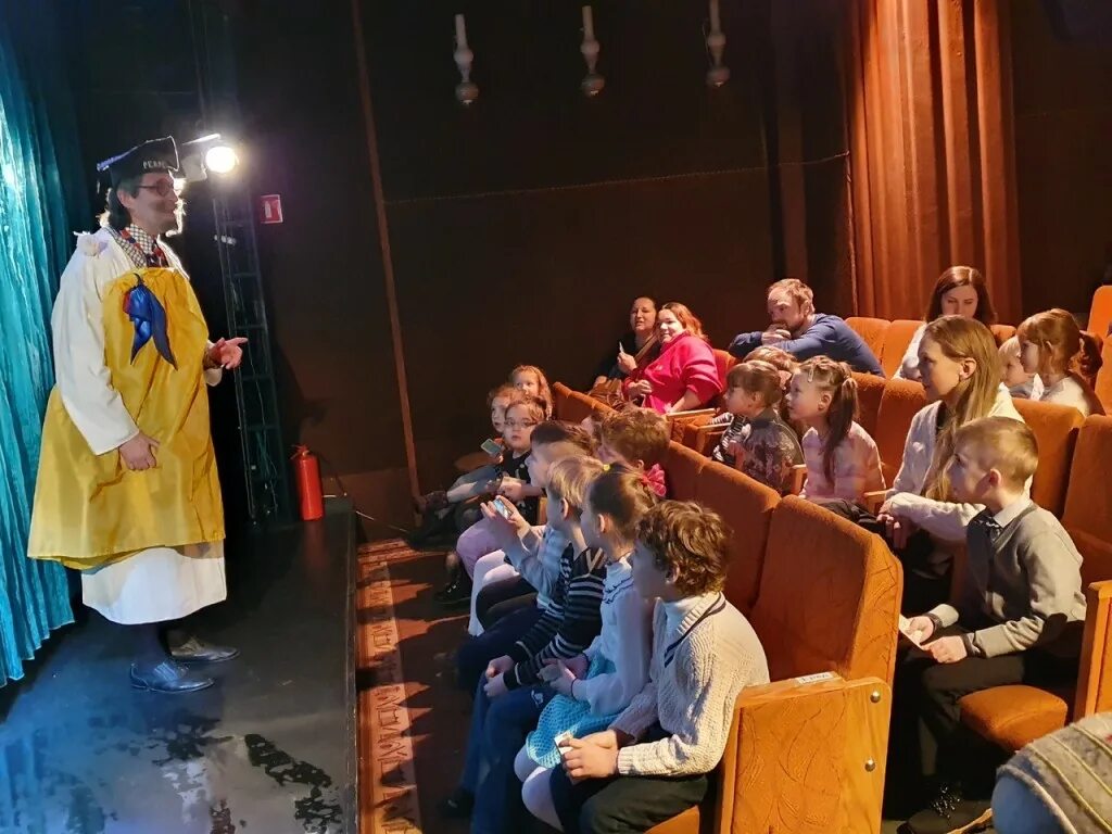 дк кирова спектакль