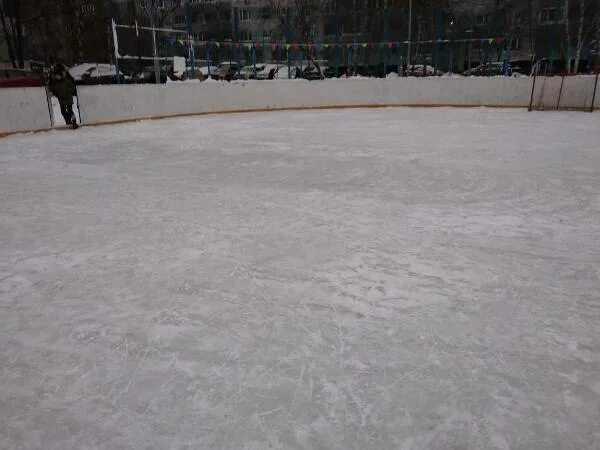 Каток на бибиревской. Каток в парке яуза, москва. Каток бибирево. Каток бибирево. Каток парк ветеранов вологда.