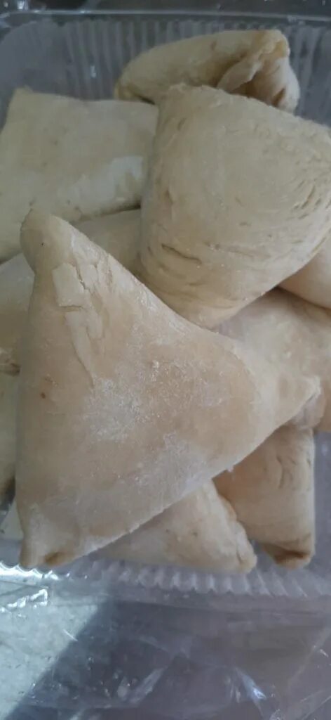 Самса с говядиной пятерочка калорийность. Самса с говядиной пятерочка. Самса пятерочка. Самса с бараниной. Самса с говядиной пятерочка.