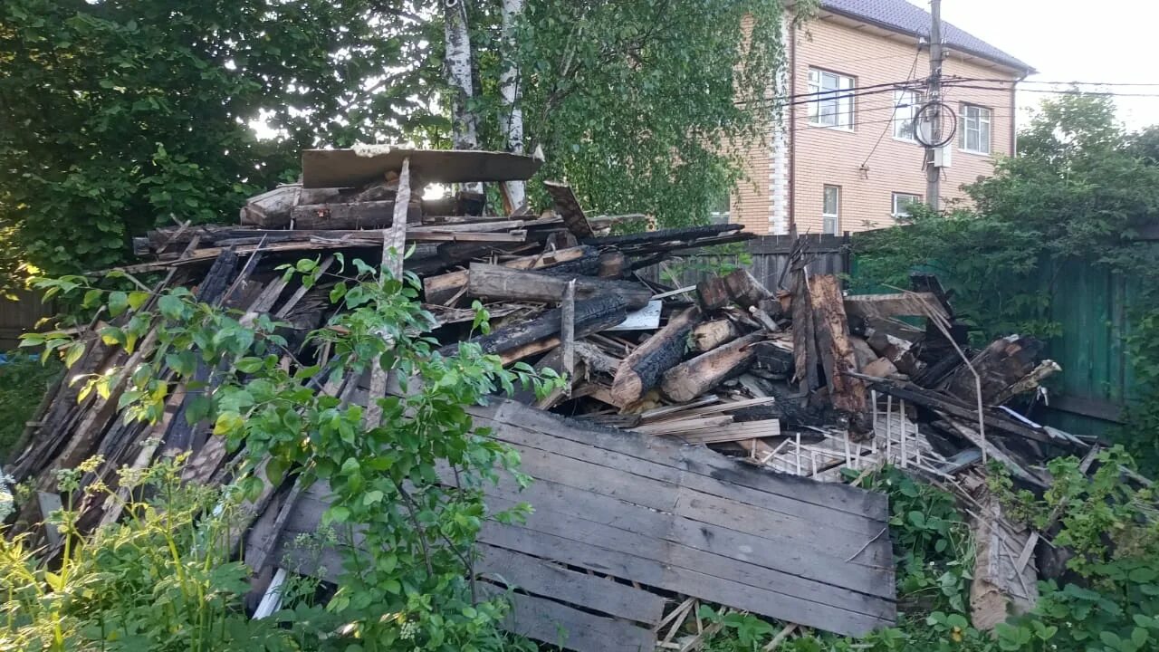 Сгорел дом в раменском. Пожар в Загорянке. Жители поселка Загорянский. Пожар в пгт Загорянский. Происшествия в Загорянке.