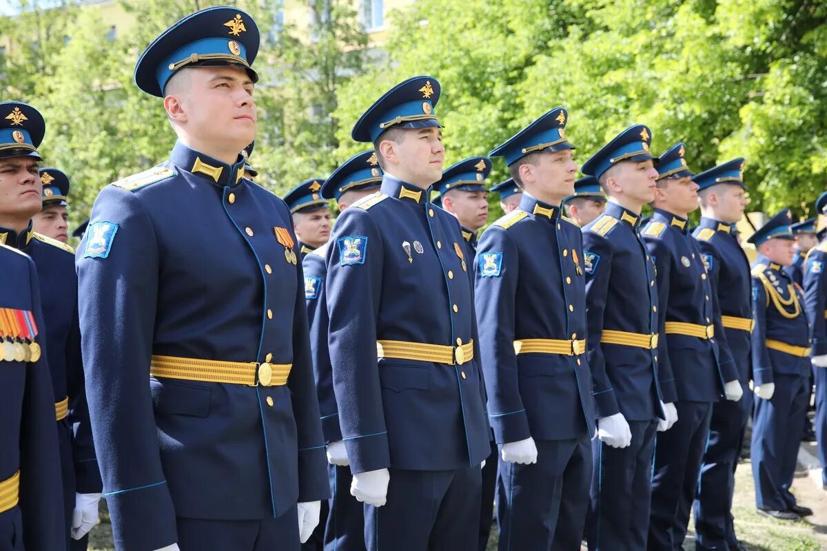 Найти офицеров. Вка Можайского выпуск прапорщиков. Питер Можайка военное училище. Вка Можайского выпуск 2018. Военно-Космическая Академия им а.ф.Можайского форма.