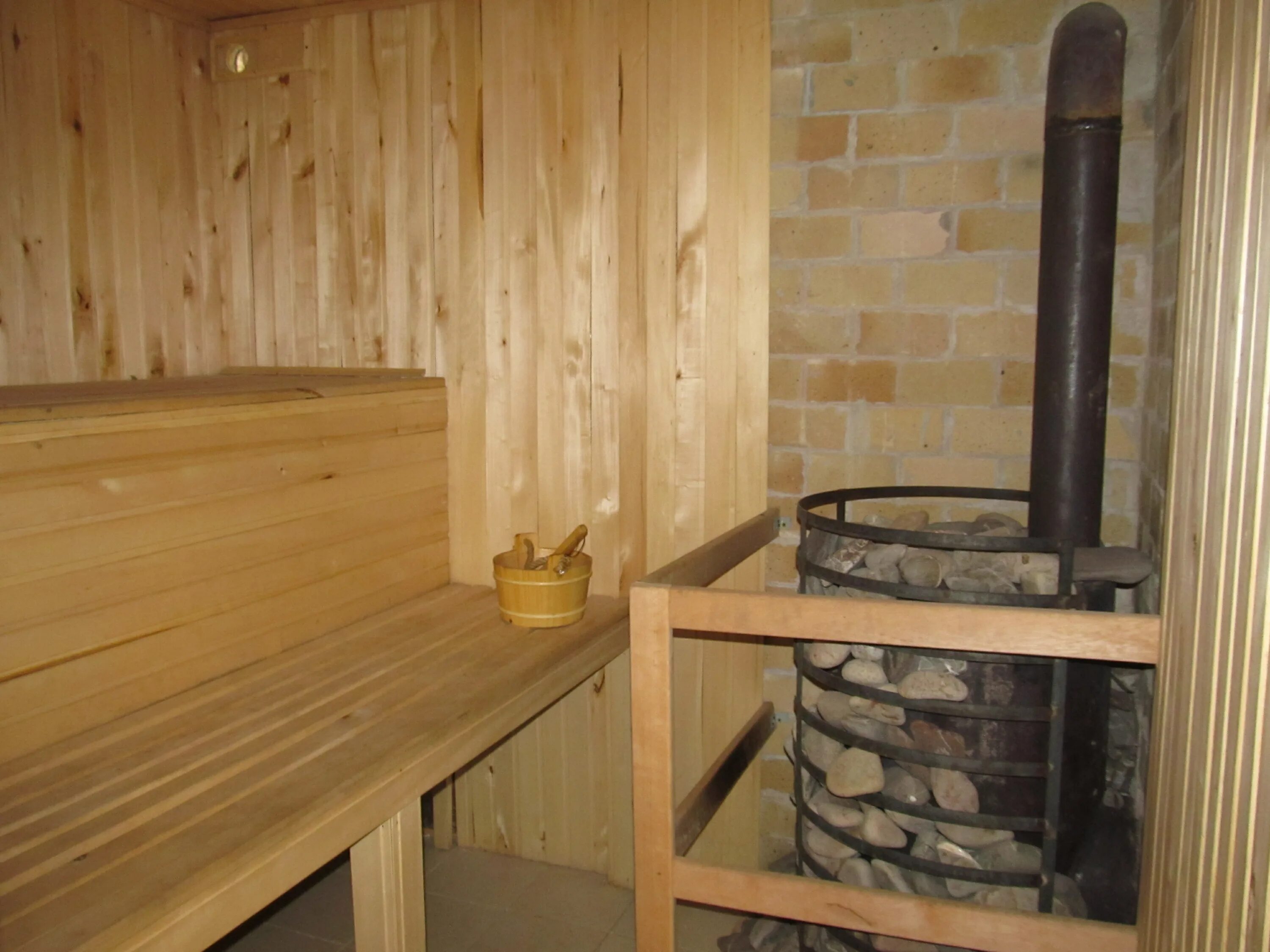 Баня парилка и мойка отдельно. Баня парная и моечная вместе 3 на 3. Моечная в бане. Мойка в парилке. Дизайнерская отделка бани.