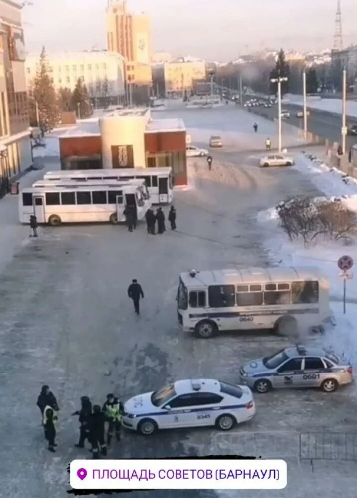 ТЦ ЦУМ Барнаул. Заминировали ЦУМ Барнаул. ЦУМ Барнаул ночь.