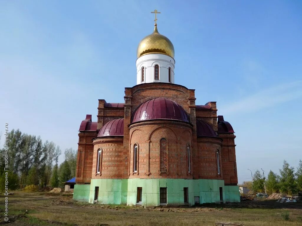 Поволжский самарская область тольятти. Храм Архангела Михаила (Тольятти). Церковь Михаила Архангела Тольятти. Храм Михаила Архангела с.Васильевка. Церковь в с Васильевка Самарская область.