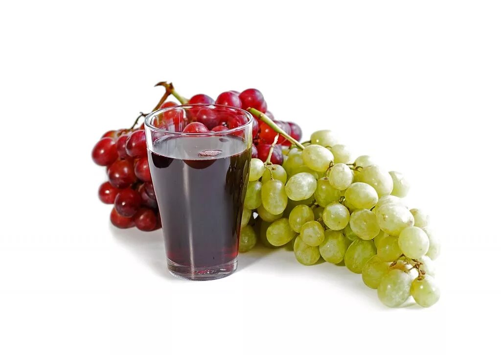 Применения винограда. Виноградный сок. Виноград сок. Виноград на белом фоне. Виноградный сок на белом фоне.