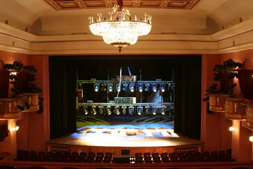 дк имени ленсовета санкт-петербург. театр ленсовета спб. санкт-петербургский академический театр имени ленсовета. ленсовета. театр ленсовета сцена.