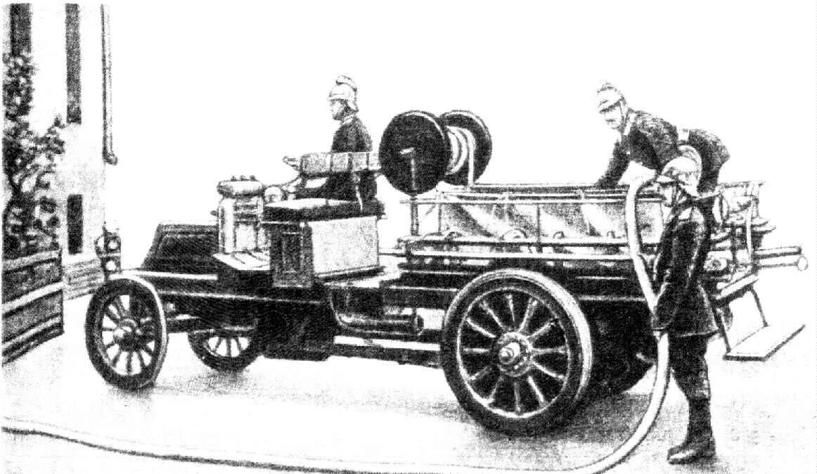 Первые пожарные машины. Лесснер автомобиль 1904. Лесснер 1904 пожарная машина. Автомобиль Лесснер 1907. Первый пожарный автомобиль Лесснер.