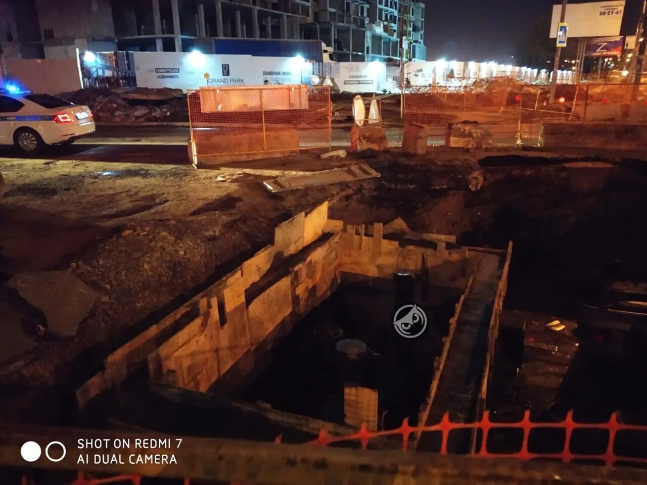 Упала в котлован. Грифоны на дне котлована. строители упали в котлован в москве. на фучика в котлован упала машина. пр строителей 25 пенза.