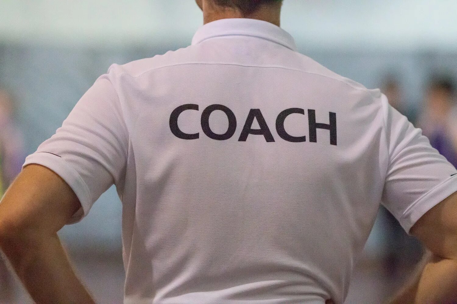 Тренер слов английский. Футболка с надписью coach. Coach надпись. Футболка коуч. Тренеру футболка coach.