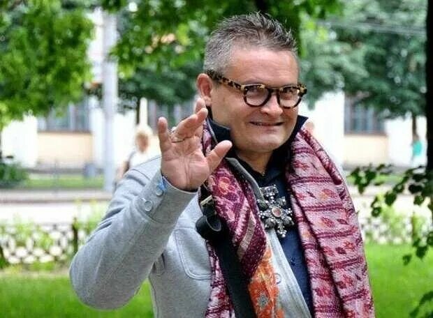Александр васильев историк моды фото "Так жить вынуждает меня кто-то другой во мне, кто-то из прошлой жизни". Что гов