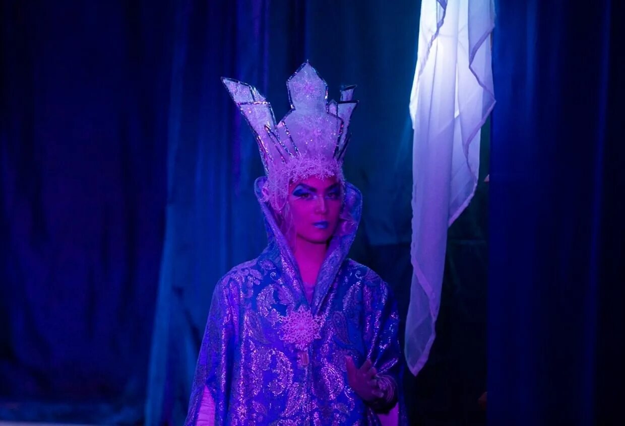 Балет снежная королева саратов. Ростовская роо. Афиша к спектаклю детского музыкальному спектаклю снежная. Ростов дом офицеров снежная королева. Ледовая сказка авербуха снежная королева.