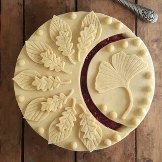 Красивый круглый пирог