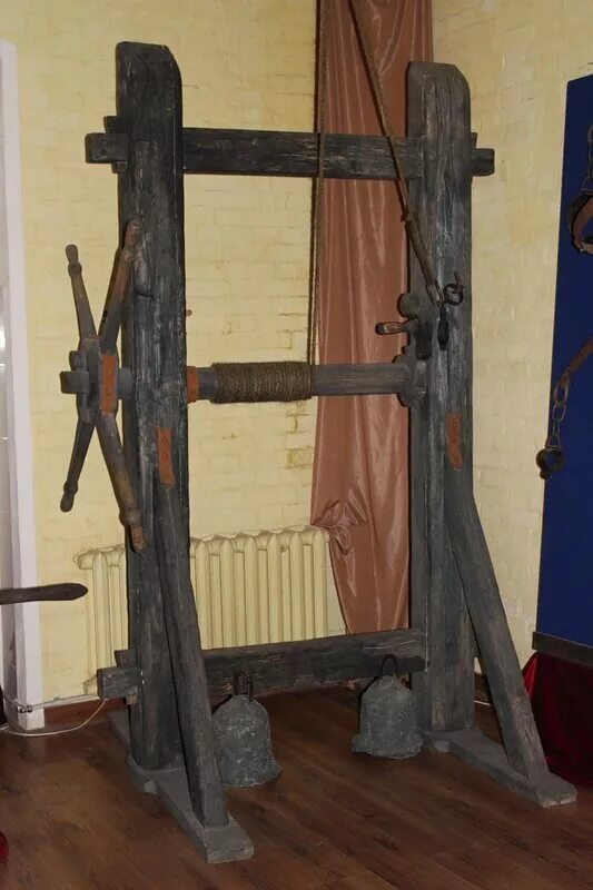 поставить на дыбу