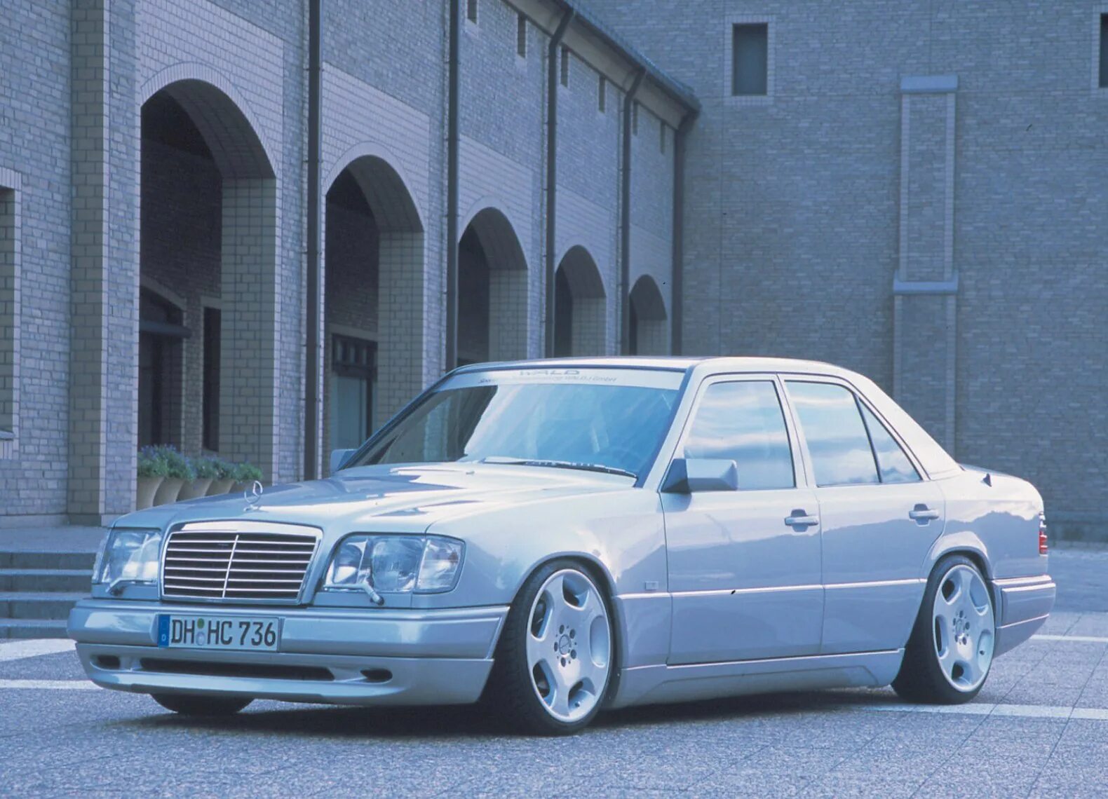Emi shop. Mercedes benz w124 e500. Мерседес бенц 124. Мерседес 124 е500. Лице 124.