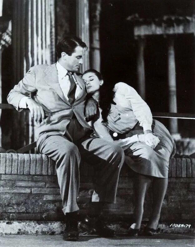 Одри хепберн римские каникулы. Грегори пек и одри хепберн. Уильям уайлер римские каникулы. Одри хепберн римские каникулы. Грегори пек римские каникулы.