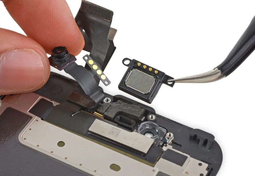 Динамик айфон 12. Чистка колонок айфона. Почистить динамик на айфоне. Очистка динамиков айфон 11 звуком. Почистить динамика айфон звуком.