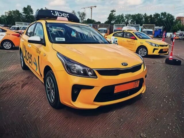 Таксопарк аренда авто под такси метро полежаевская. Аренда под такси без залога москва. Фольксваген поло 2020 такси. Машина такси солярис. Киа рио 2021 под такси.