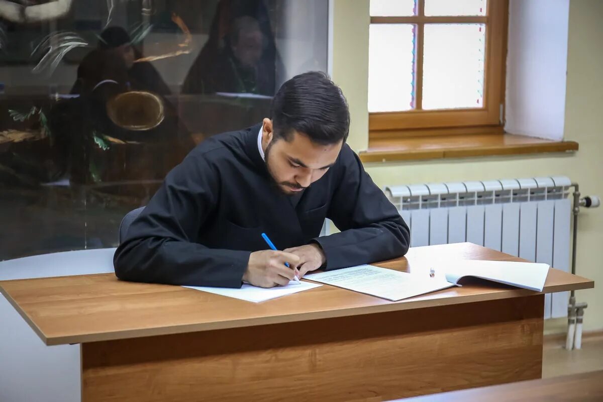 Митрополит владимир котляров в семинарии в юности. Тамбовская духовная семинария вступительные испытания. День сдачи егэ родителями. Судья ахмерова гульназ сулеймановна. Экзамен для ректора.