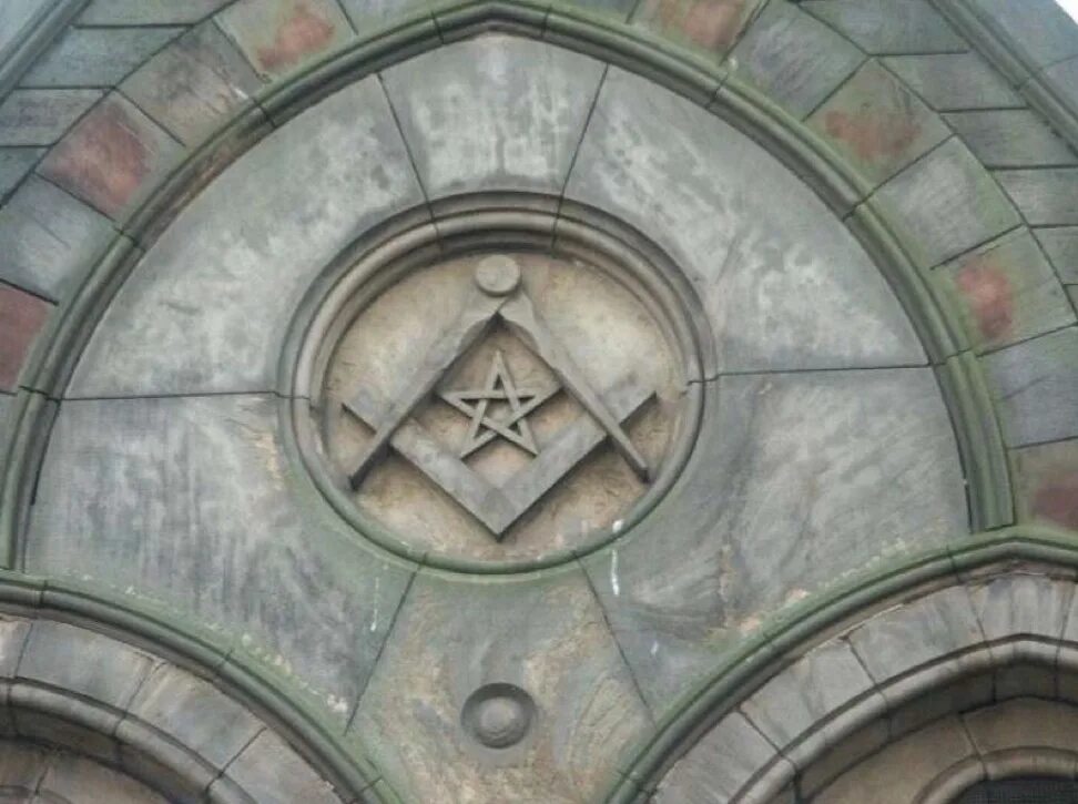 Масонские знаки пятиконечная звезда. Храм Вооружённых сил масонские символы. Масонские знаки в храме Вооруженных сил. Масонская звезда