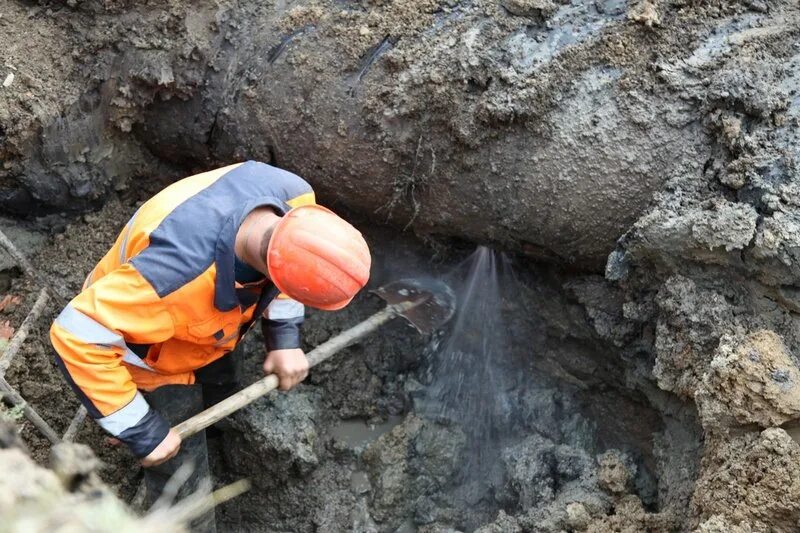 Водоканал порыв. Аварии в системах водоснабжения. Авария на водоводе. Керчь водоканал. Трубопроводы водоснабжения.