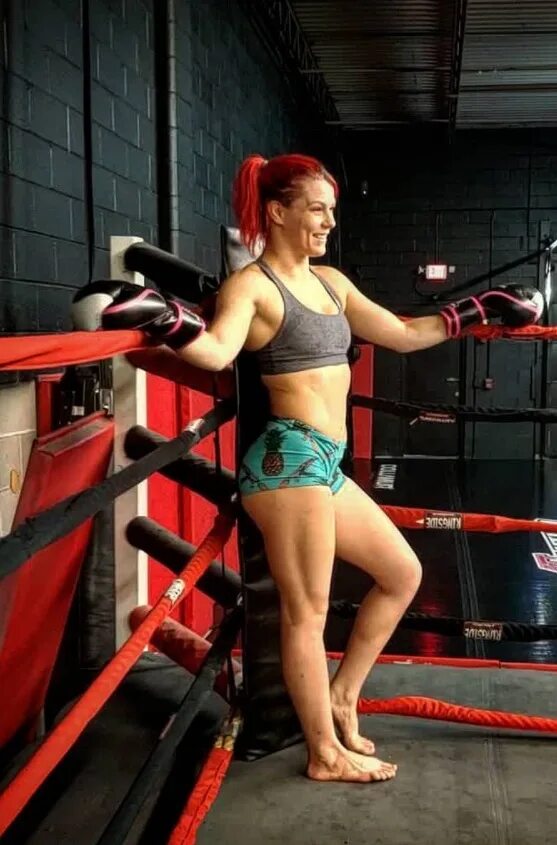 Написала девушка бойцу. Gillian robertson feet. девушка боец. девушки из ufc бойцы. горячие девушки бойцы.