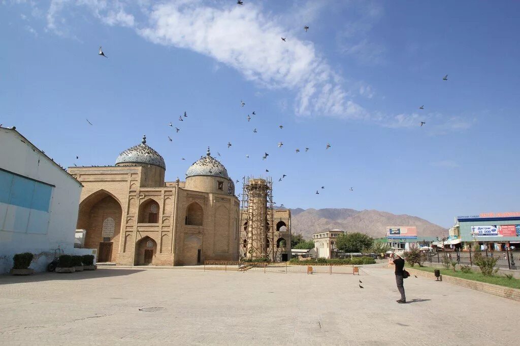 Город худжанд таджикистан достопримечательности. Худжанд. Худжанд александрия эсхата. Бахористон таджикистан худжанд. Стелла худжанд.