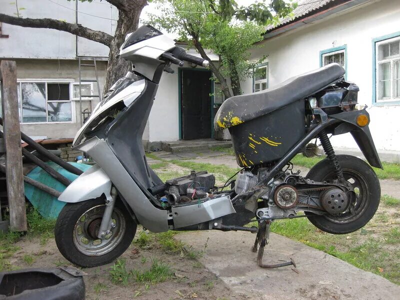 Gilera nexus 500. скутер дома. оранжевый скутер. Sym jet 4 50. скутер honda nexus.