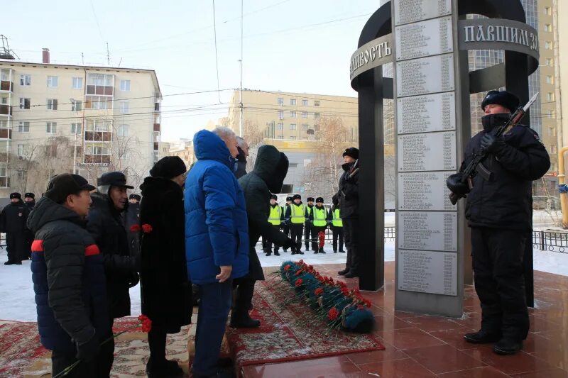 День памяти сотрудников погибших при выполнении служебных. День памяти погибших сотрудников ОВД. День памяти погибшим сотрудникам МВД. День памяти погибших сотрудников органов внутренних дел. Сотрудник МВД.