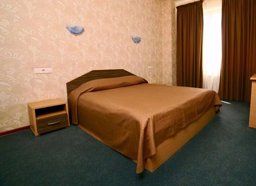 Воронеж гостиница дельфин. Валери люкс воронеж отель. Гостиница россия воронеж. Отель воронеж. Революция отель.