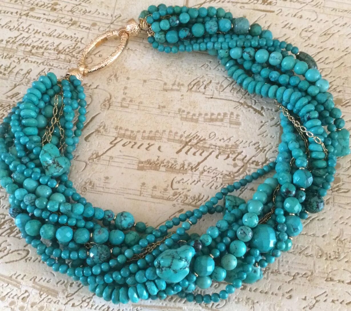 Модные браслеты из натуральных камней. Бусы из натуральных камней. Необычные бусы из натуральных камней. Браслеты с натуральными камнями. Бусы из натуральных камней.