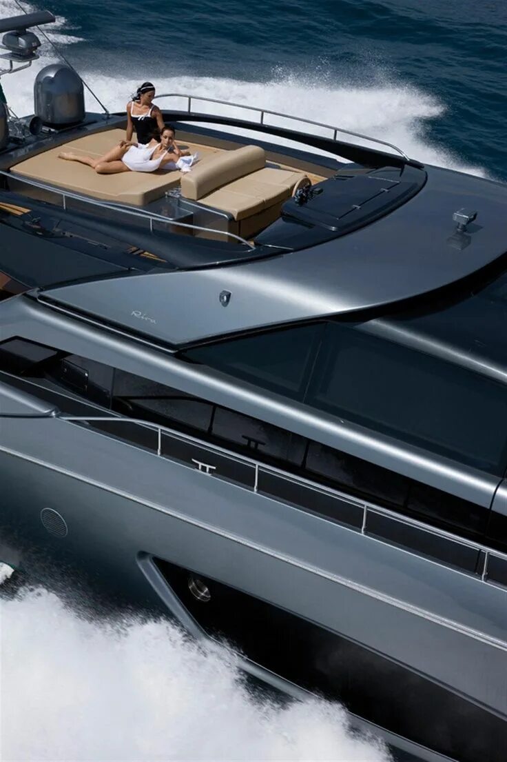 Катер riva. Катера и яхты. Riva 88 yacht 2021. Роскошная лодка. Итальянские лодки riva.
