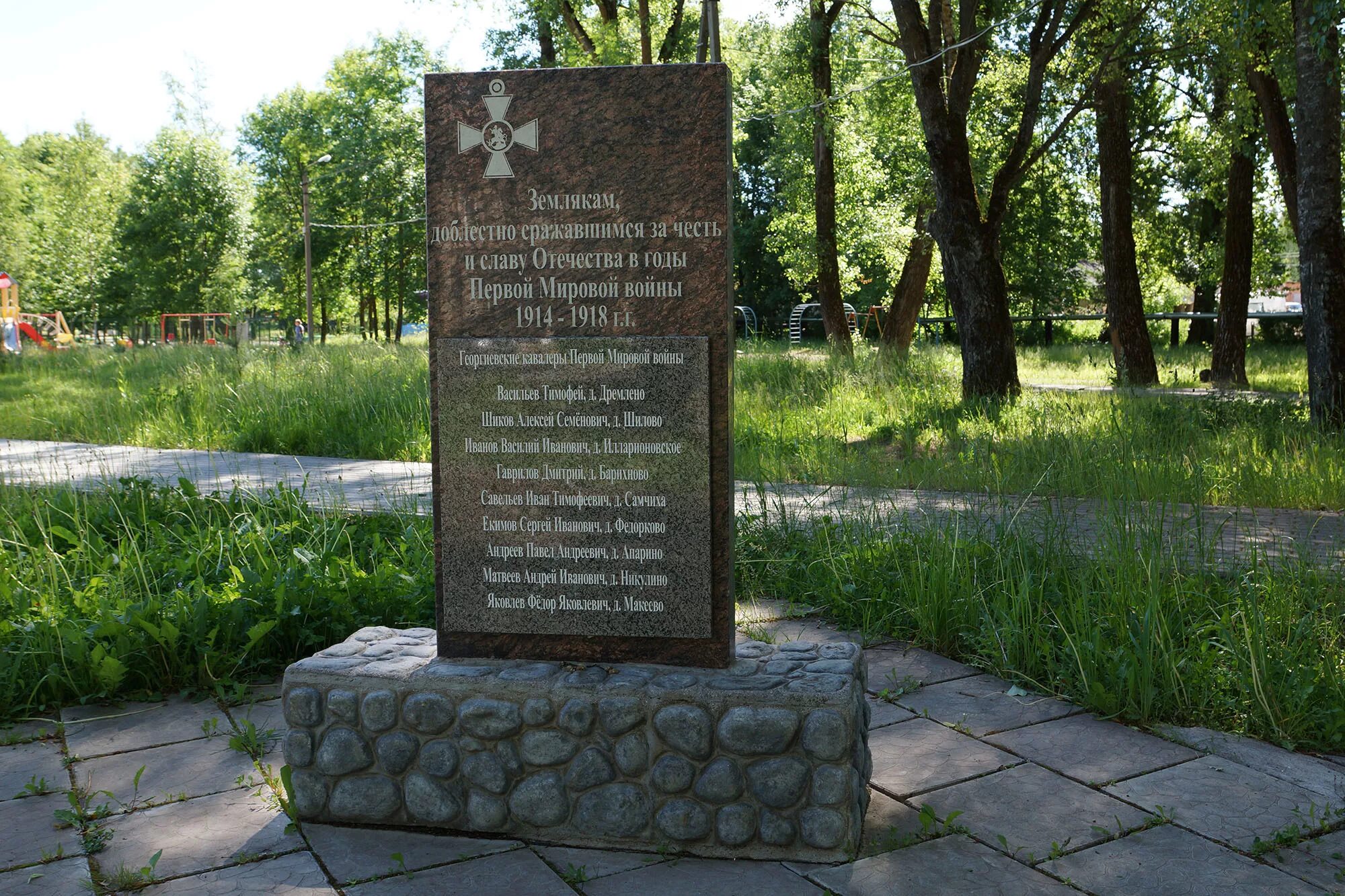 Бежаницы Псковская область памятник. Бежаницы памятник чеченскому. Бежаницы Псковская область кладбище. Памятники Бежаницкого района.