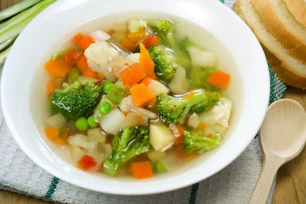 Овощной суп. П. Суп овощной диетический. Сопь. Вкусный диетический овощной суп.