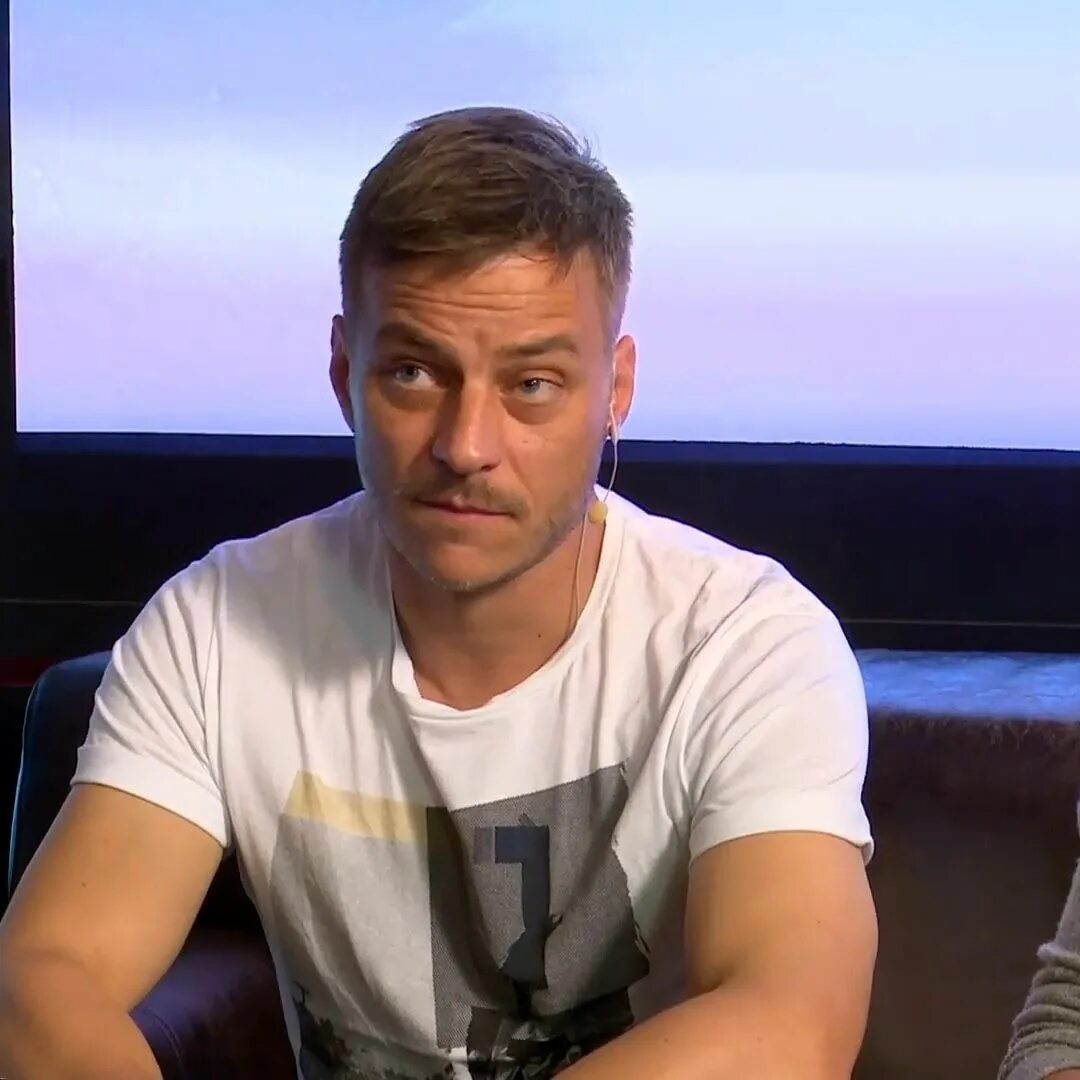 Tom stranger