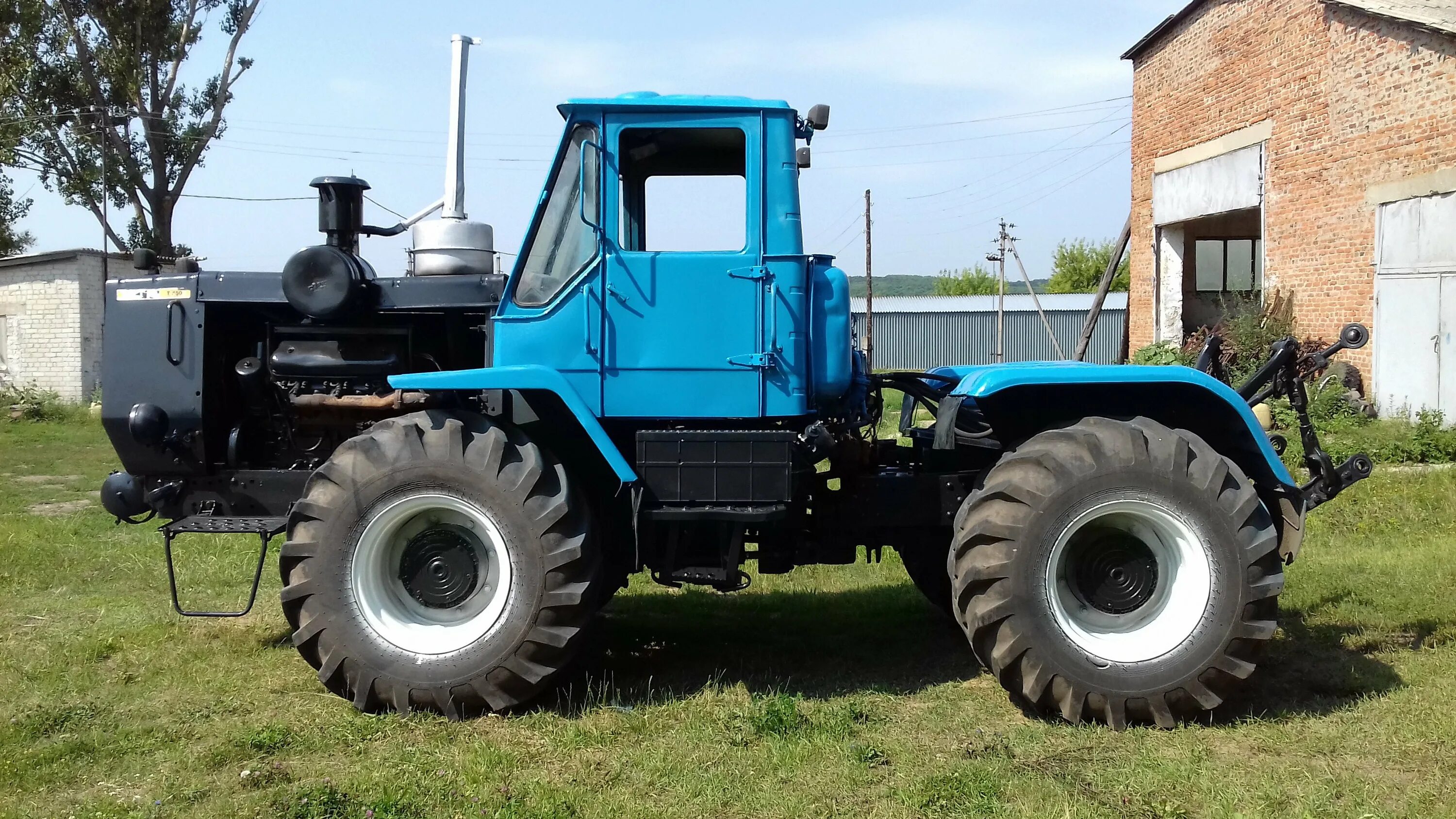 Трактор ХТЗ Т-150. Т-150 трактор колесный. ХТЗ т150 красный. Трактор т 150 старый.