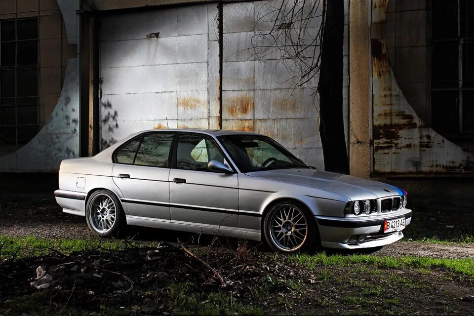 34 БМВ е34. BMW E 34 серебро. BMW e34 2001. BMW e34 кузов. Кузова бмв е34