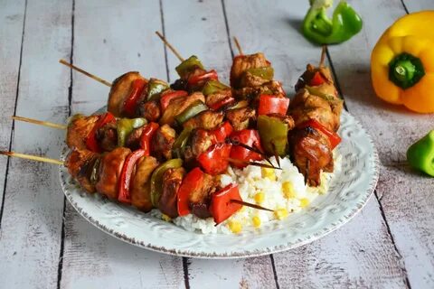 Свинина на шпажках в духовке с овощами