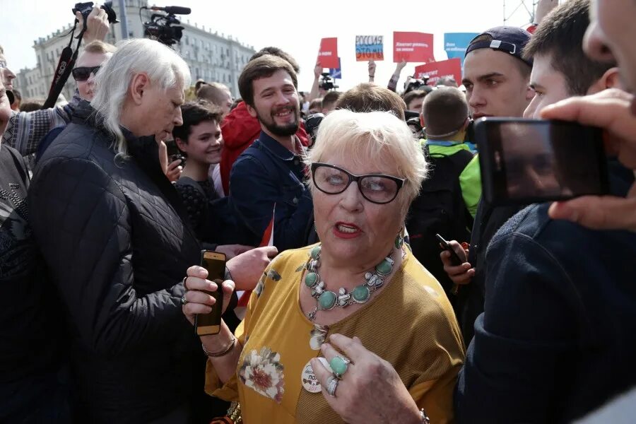 Тетя Навального. Мама Навального. Тетя Навального фото.