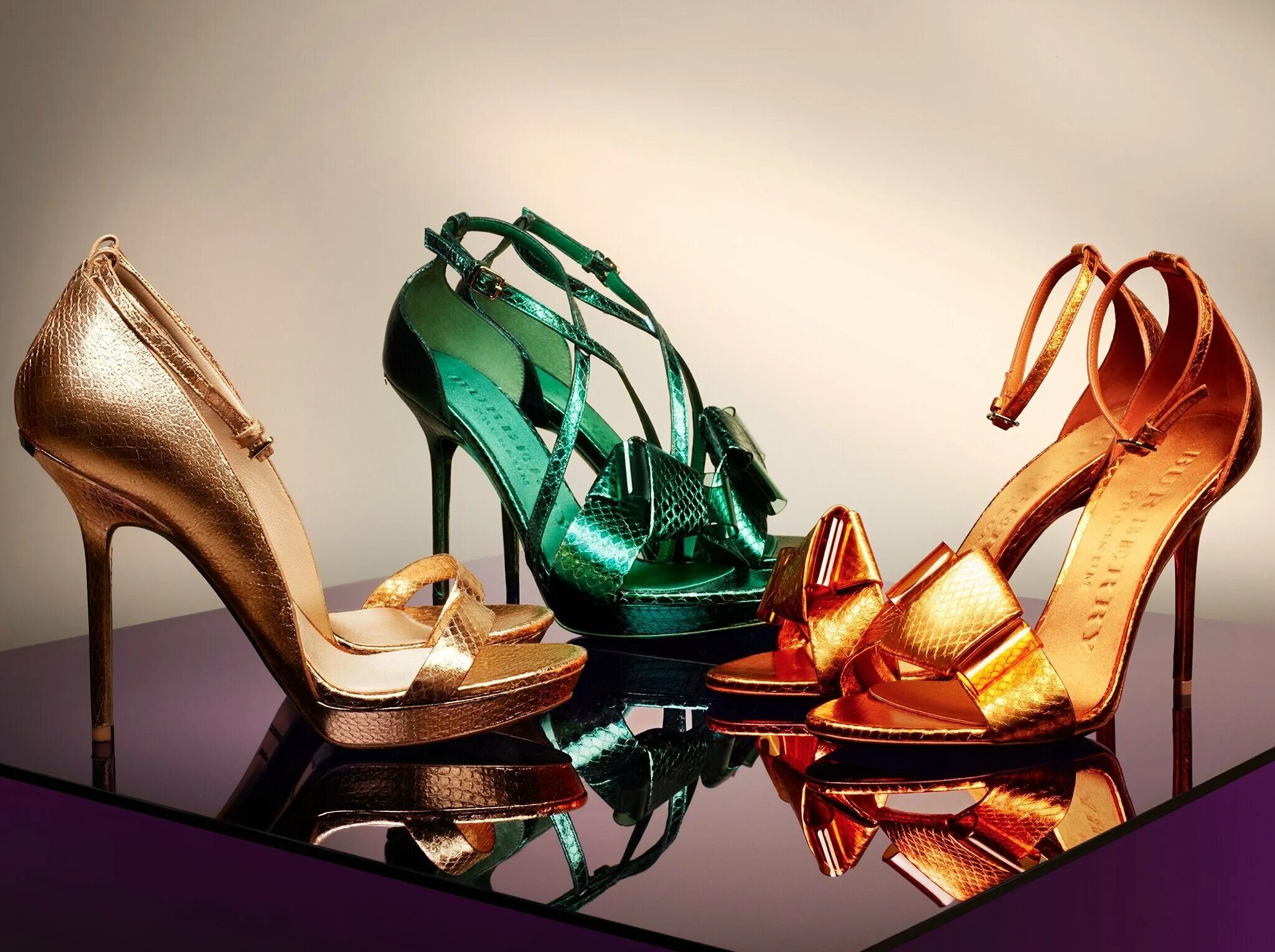 Саша пивоварова 2020. Женская обувь и сумки. Джимми чу реклама. Fashion footwear. Туфли женские.