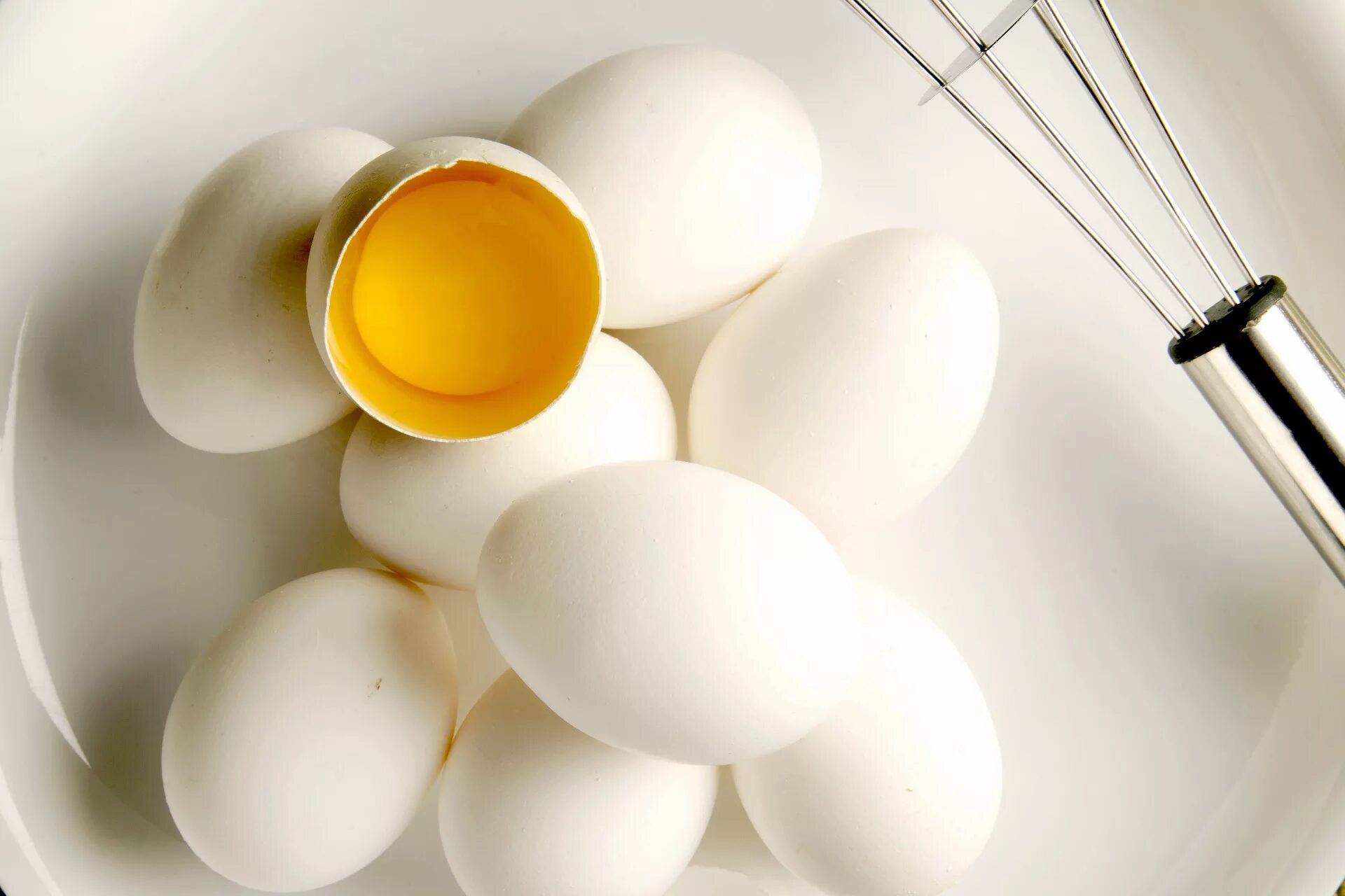 В яичном белке вода. Яичный белок. Белок яйца. Яичные белки. Белок куриного яйца.
