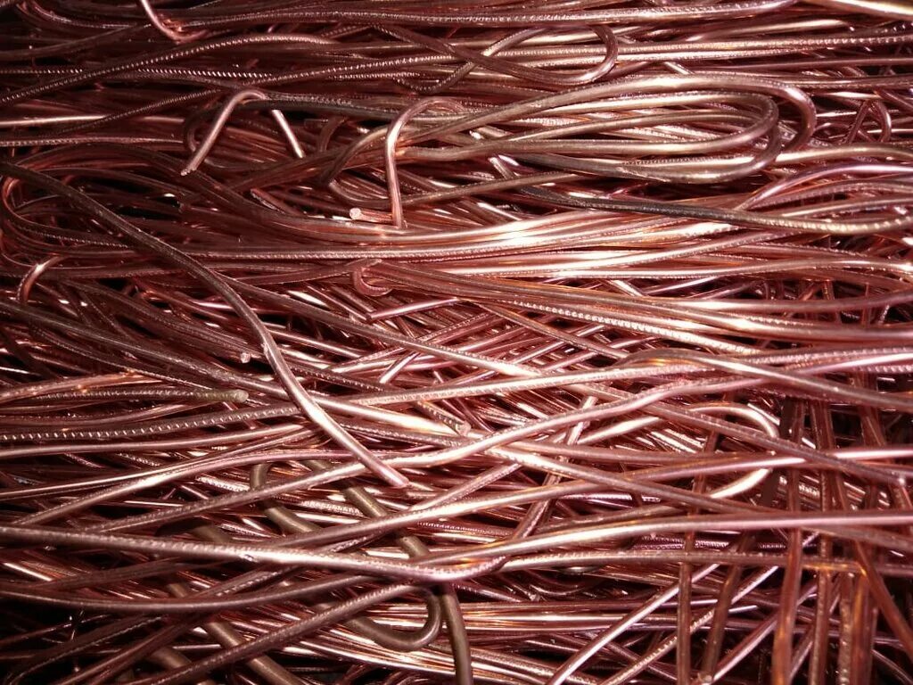 Медные детали. Лом меди и латуни свинца алюминия. Прием цветных металлов работа. Цветмет лом. Цветной лом.