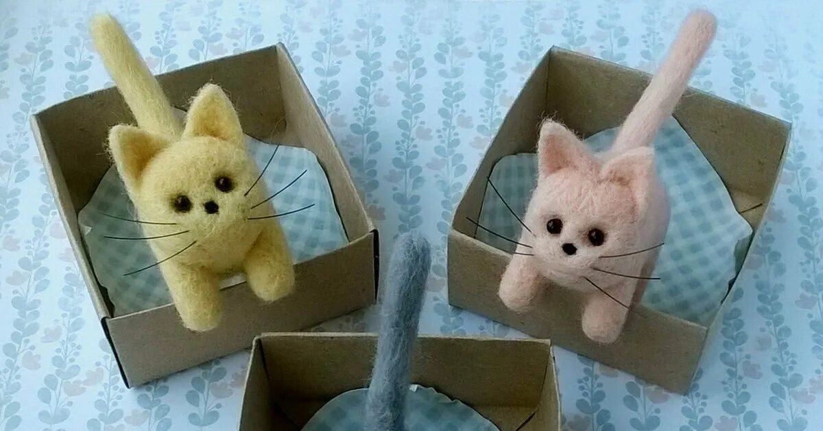 игрушки для кошек своими руками. самодельная игрушка для кота. лепка кошки из пластилина. игрушка «котенок». игрушка для кошки.