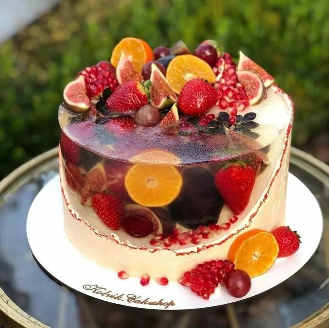 Желе с фруктами. Торт с фруктами внутри. Jelly Fruit Cake. Чудесный тортик!. Торт украшенный рожком черникой абрикосом апельсином и киви.