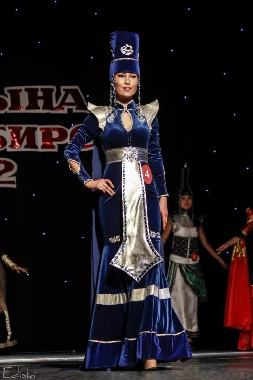 эдегей тыва. мисс тыва 2022. тыва дангына. вечерние платья дангына. бурятский национальный костюм дэгэл.